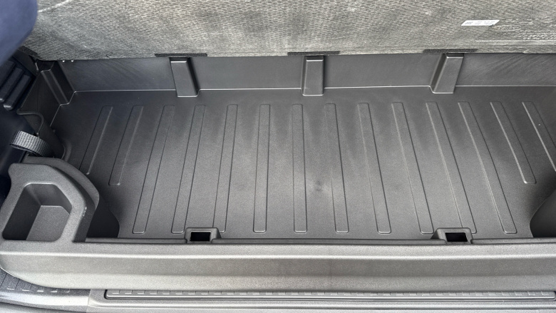 Land Rover Defender 3.0 D250 X-Dynamic SE 90 3dr Auto [6 Seat] Diesel Estate